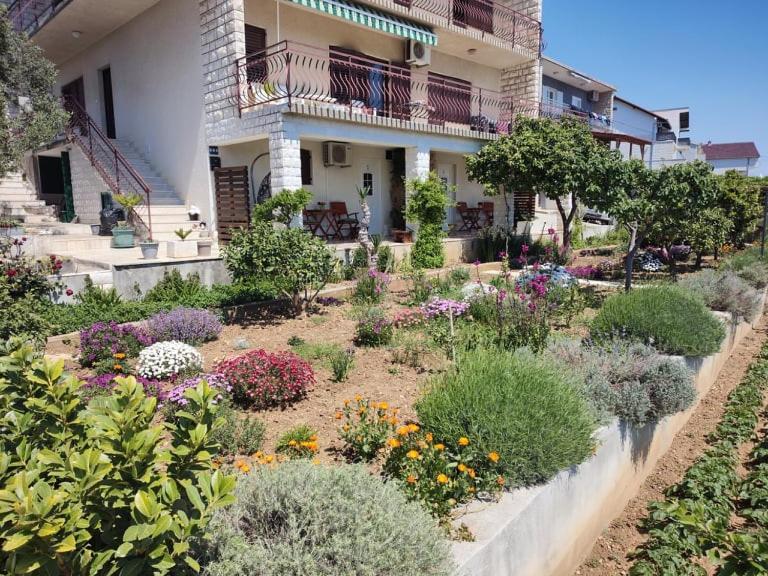 Apartments Tomas Trogir Eksteriør bilde